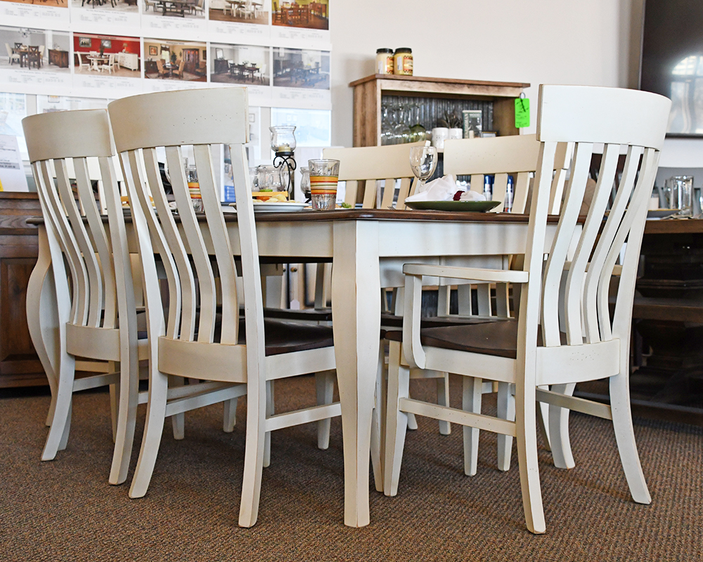 LL615326 Vintage Table Set.
